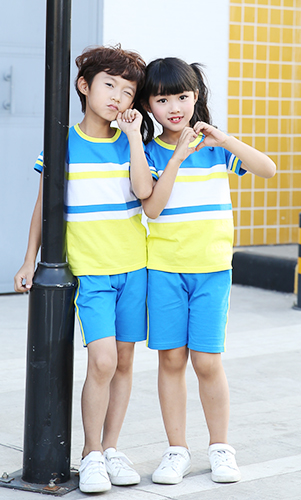 時尚小學(xué)生校服定做套裝幼兒園園服批發(fā)初中生校服定制高中生校服工廠AM17TZ037